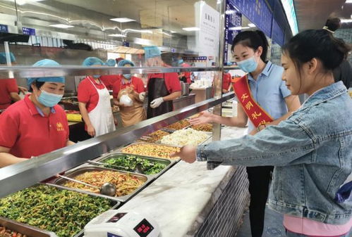 鄭大二附院營養(yǎng)食堂榮獲“餐飲服務(wù)食品安全示范店”稱號并舉辦慶?；顒? />
</a>
<span><a href=