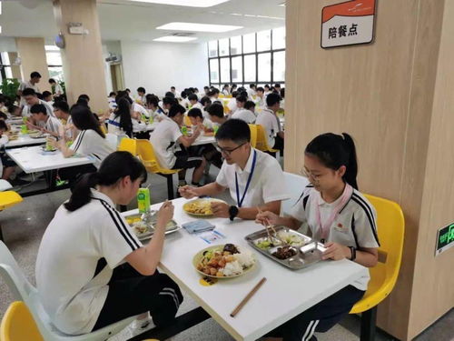 以歌舞為翼，提升餐飲服務(wù)品質(zhì)，共筑校園幸福生活