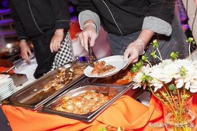 “小藍(lán)鯨”連鎖餐飲品牌營銷戰(zhàn)略的啟示與歌舞活動實踐
